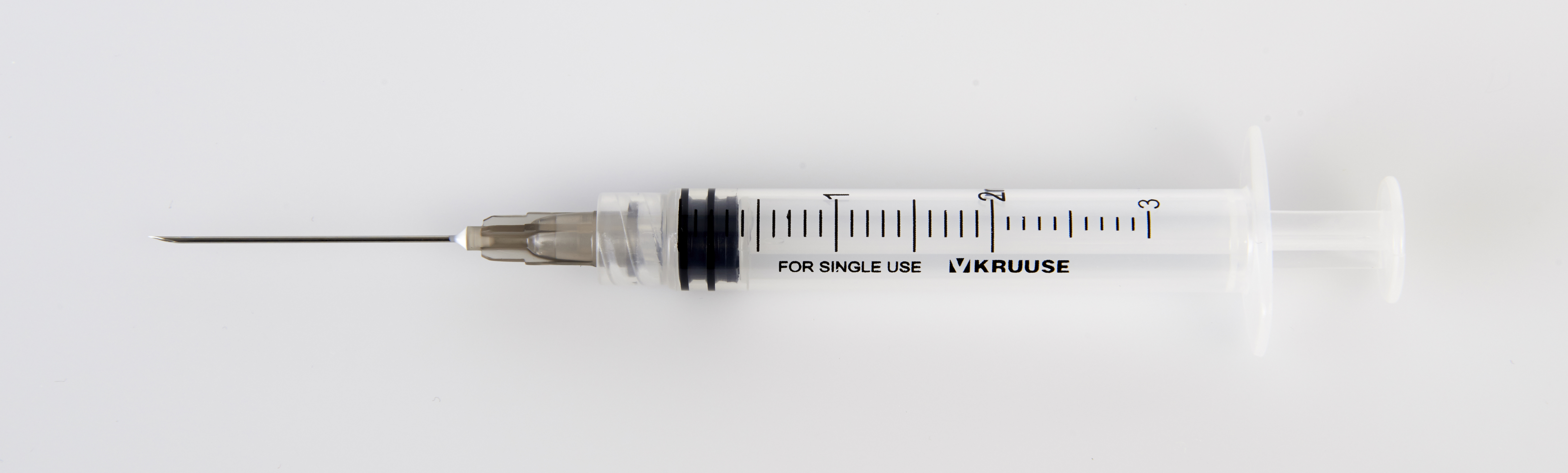 KRUUSE Disposable Syringe With Needle, 3-comp., 2 ml, luer lock, 22G x 1 1/4, 0.7 x 30 mm, 100/pk